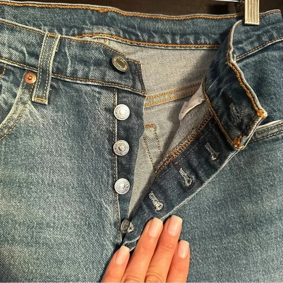 Levis Women Straight leg 501 button fly - Picture 3 of 13